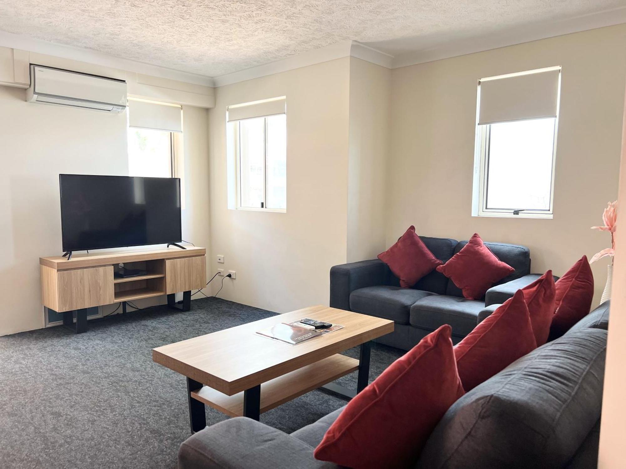 Deluxe One-Bedroom Apartment,1537006876:JPEG